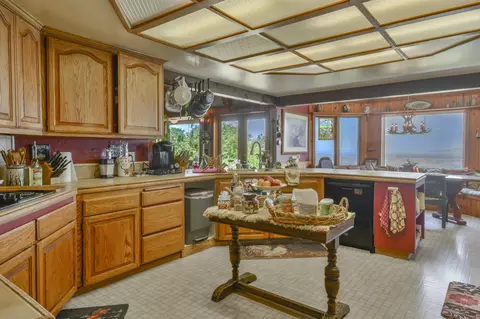 Kitchen - 194 Cedar Lake Dr, Cedarpines Park, CA 92322 photo 2 of 3