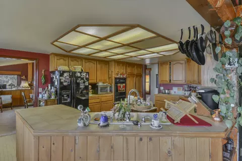 Kitchen - 194 Cedar Lake Dr, Cedarpines Park, CA 92322 photo 3 of 3