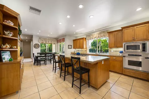 Kitchen - 43153 Moore Cir, Bermuda Dunes, CA 92203 photo 3 of 4