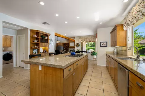 Kitchen - 43153 Moore Cir, Bermuda Dunes, CA 92203 photo 2 of 4