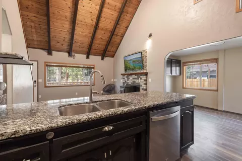 Kitchen - 2050 9th Ln, Big Bear City, CA 92314 photo 4 of 4