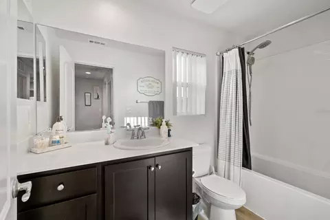 Bath - 44430 Beringer Dr, Indio, CA 92203 photo 3 of 4
