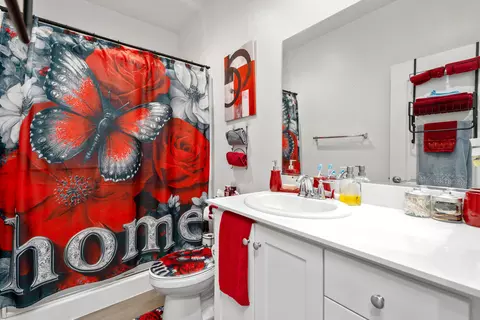 Bath - 44430 Beringer Dr, Indio, CA 92203 photo 4 of 4