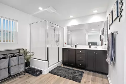Bath - 44430 Beringer Dr, Indio, CA 92203 photo 2 of 4