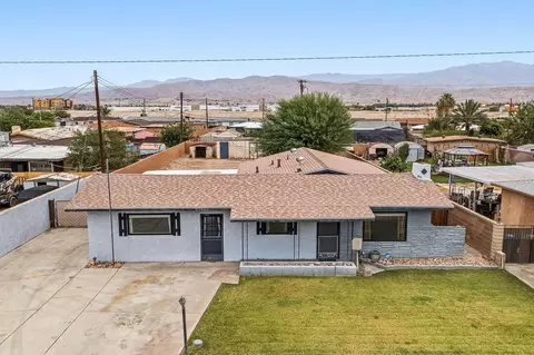 View/Area - 82630 Smoke Tree Ave, Indio, CA 92201 photo 2 of 6