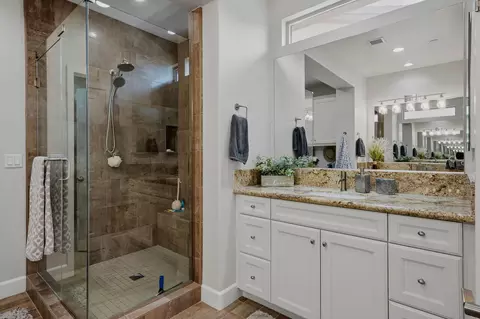 Bath - 51287 Longmeadow St, Indio, CA 92201 photo 2 of 3
