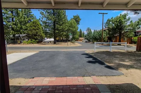 Exterior - 1084 Hugo Ln, Big Bear City, CA 92314 photo 6 of 6