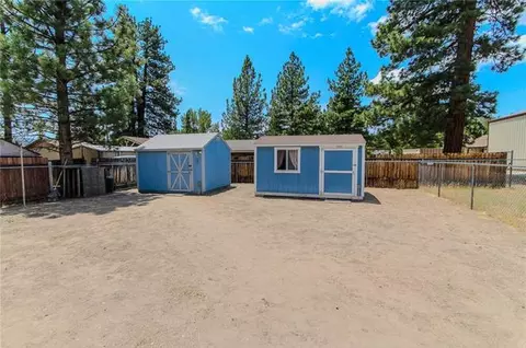 Exterior - 1084 Hugo Ln, Big Bear City, CA 92314 photo 2 of 6