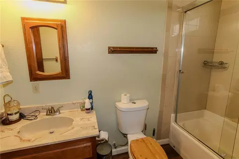 Bath - 1084 Hugo Ln, Big Bear City, CA 92314 photo 2 of 2