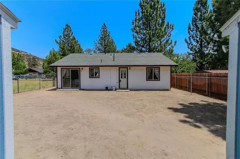 Exterior - 1084 Hugo Ln, Big Bear City, CA 92314 photo 4 of 6