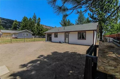 Exterior - 1084 Hugo Ln, Big Bear City, CA 92314 photo 5 of 6