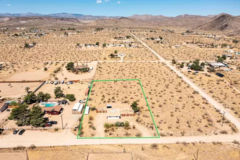 View/Area - 340 Cherokee Trl, Yucca Valley, CA 92284 photo 4 of 8