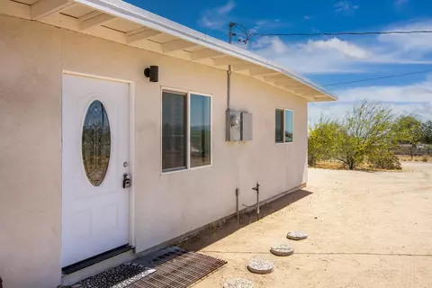Exterior - 340 Cherokee Trl, Yucca Valley, CA 92284 photo 5 of 15