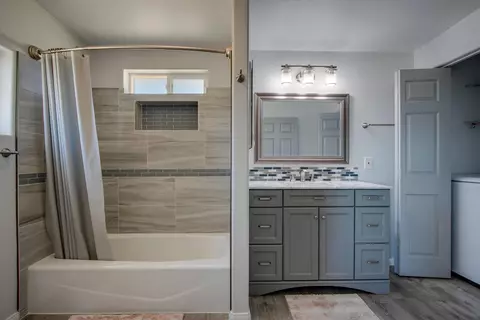 Bath - 340 Cherokee Trl, Yucca Valley, CA 92284 photo 1 of 1