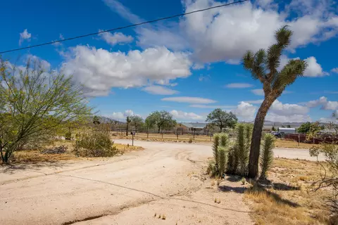 Exterior - 340 Cherokee Trl, Yucca Valley, CA 92284 photo 7 of 15