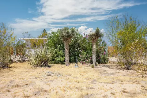 Exterior - 340 Cherokee Trl, Yucca Valley, CA 92284 photo 8 of 15