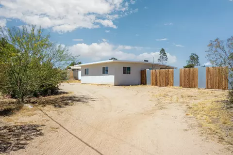 Exterior - 340 Cherokee Trl, Yucca Valley, CA 92284 photo 4 of 15