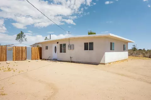 Exterior - 340 Cherokee Trl, Yucca Valley, CA 92284 photo 3 of 15