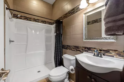 Bath - 43425 Sentiero Dr, Indio, CA 92203 photo 2 of 2