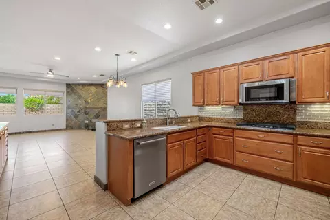 Kitchen - 43425 Sentiero Dr, Indio, CA 92203 photo 2 of 4