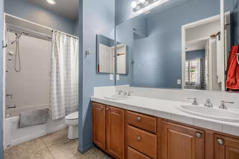 Bath - 43425 Sentiero Dr, Indio, CA 92203 photo 1 of 2