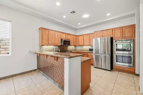 Kitchen - 43425 Sentiero Dr, Indio, CA 92203 photo 3 of 4