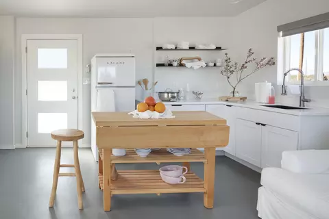 Kitchen - 2250 Delgada Ave, Landers, CA 92285 photo 3 of 4