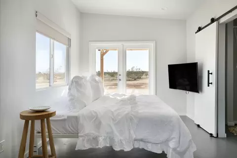 Bedroom - 2250 Delgada Ave, Landers, CA 92285 photo 3 of 3
