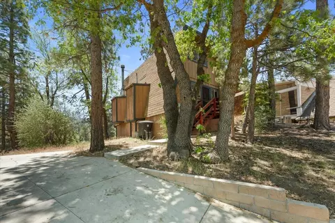 Exterior - 1011 Butte Ave, Big Bear City, CA 92314 photo 2 of 5