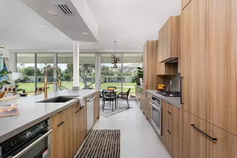 172 Desert Lakes Dr, Palm Springs, CA 92264