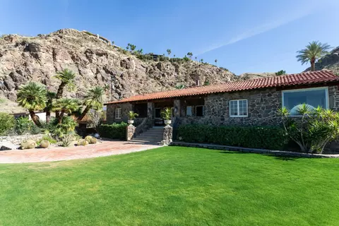 2350 S Araby Dr, Palm Springs, CA 92264