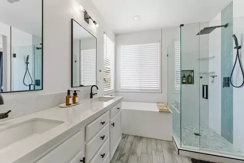 Bath - 80052 Calder Dr, Indio, CA 92203 photo 3 of 4