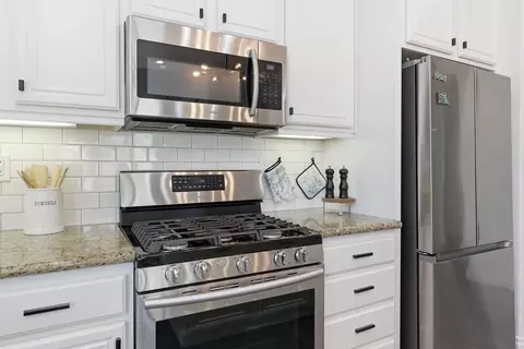 Kitchen - 80052 Calder Dr, Indio, CA 92203 photo 4 of 4