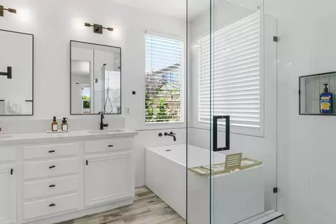 Bath - 80052 Calder Dr, Indio, CA 92203 photo 2 of 4