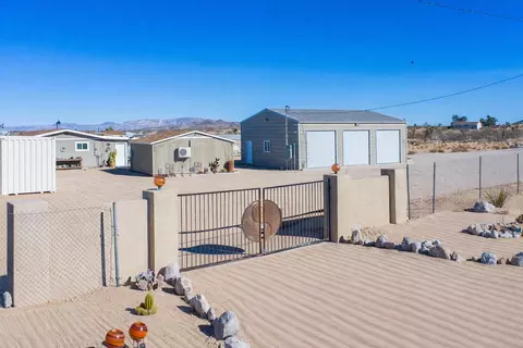 2467 Sand Dr, Landers, CA 92285