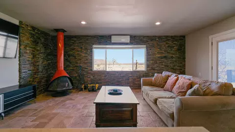 Living - 2467 Sand Dr, Landers, CA 92285 photo 3 of 3