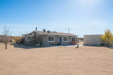 Exterior - 2467 Sand Dr, Landers, CA 92285 photo 5 of 12