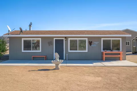 Exterior - 2467 Sand Dr, Landers, CA 92285 photo 3 of 12