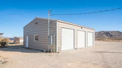 Exterior - 2467 Sand Dr, Landers, CA 92285 photo 9 of 12