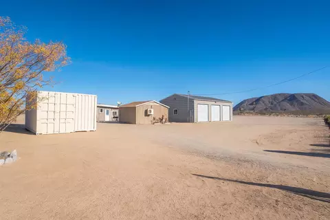 Exterior - 2467 Sand Dr, Landers, CA 92285 photo 2 of 12