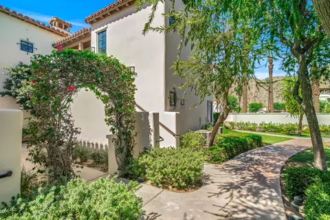 48796 Classic Dr, La Quinta, CA 92253
