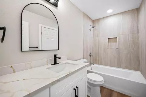 Bath - 82142 W Solar Ct, Indio, CA 92201 photo 2 of 4
