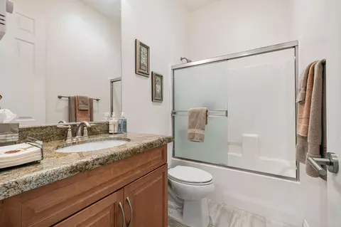 Bath - 85639 Treviso Dr, Indio, CA 92203 photo 2 of 2