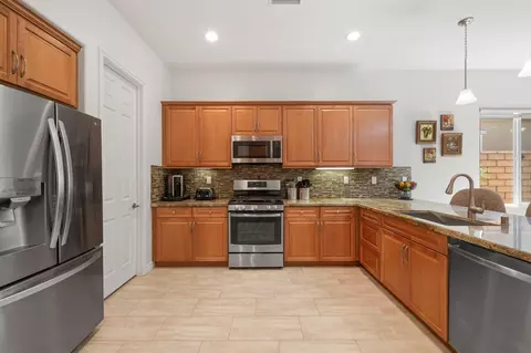 Kitchen - 85639 Treviso Dr, Indio, CA 92203 photo 2 of 4