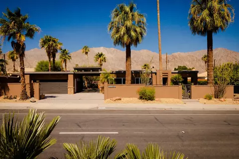 52883 Eisenhower Dr, La Quinta, CA 92253