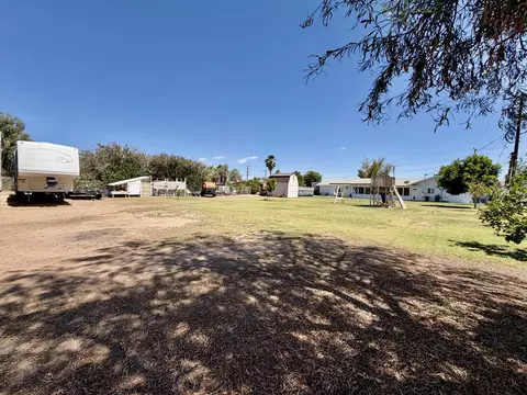 Exterior - 325 E Chanslor Way, Blythe, CA 92225 photo 7 of 11