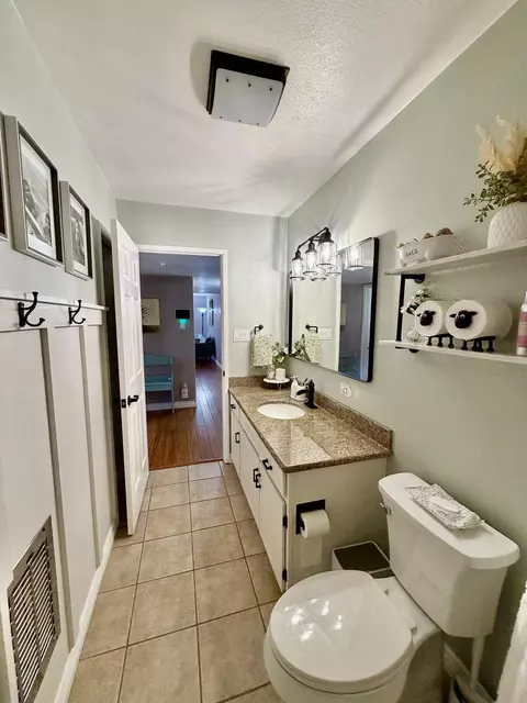 Bath - 325 E Chanslor Way, Blythe, CA 92225 photo 4 of 6