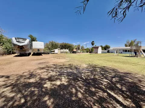 Exterior - 325 E Chanslor Way, Blythe, CA 92225 photo 8 of 11