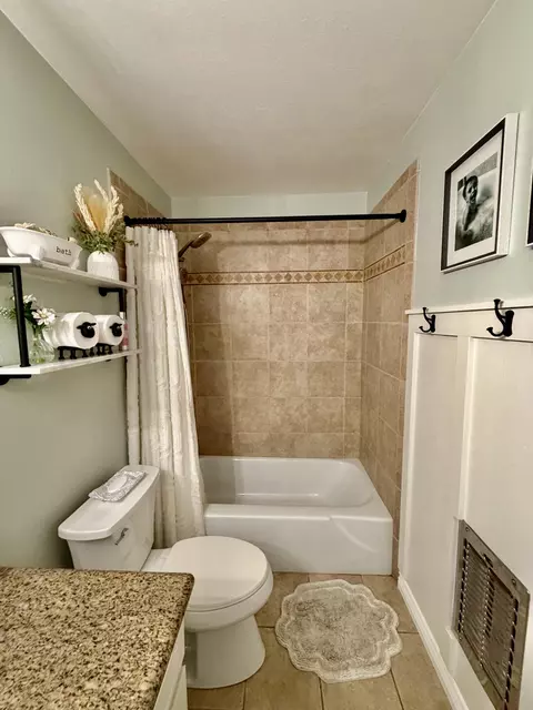 Bath - 325 E Chanslor Way, Blythe, CA 92225 photo 3 of 6