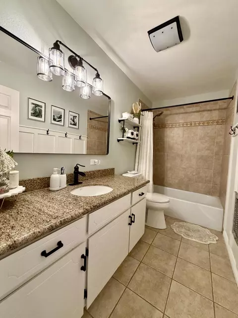 Bath - 325 E Chanslor Way, Blythe, CA 92225 photo 2 of 6